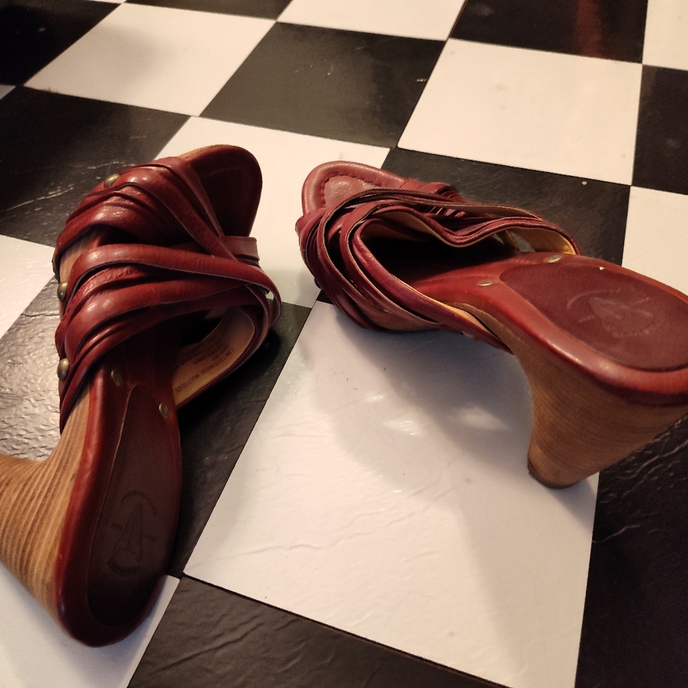 Frye Reese Slides Red 7.5 - image 2